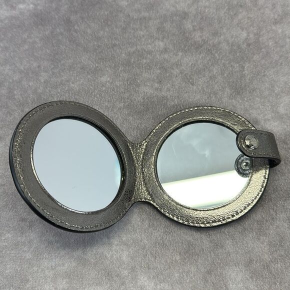 Coach Poppy Metallic Silver Mirror Compact - Picture 7 of 7
